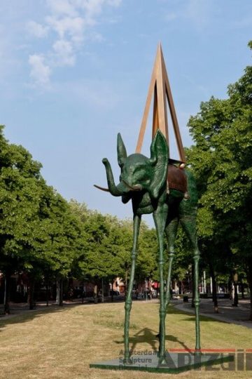 Salvador-Dalí-Space-Elephant-ARTZUID-2011-archief